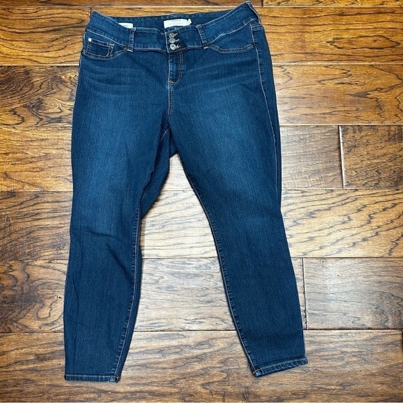 Torrid Jegging Skinny Super Stretch High-Rise Jean - Picture 2 of 8